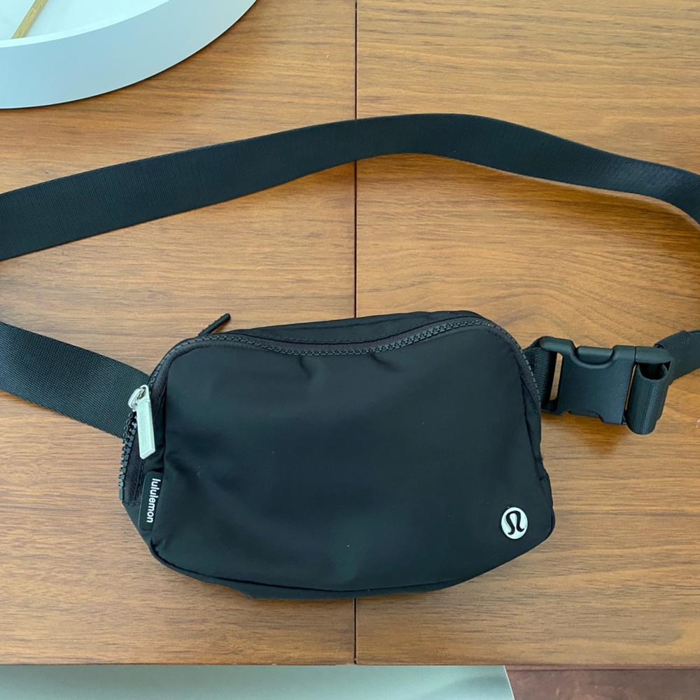 Lululemon Everywhere Belt Bag